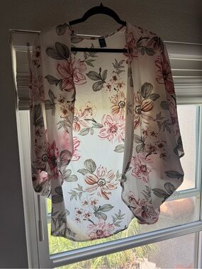NWOT Emery Rose Floral Sheer Open Kimono - Pink & Cream